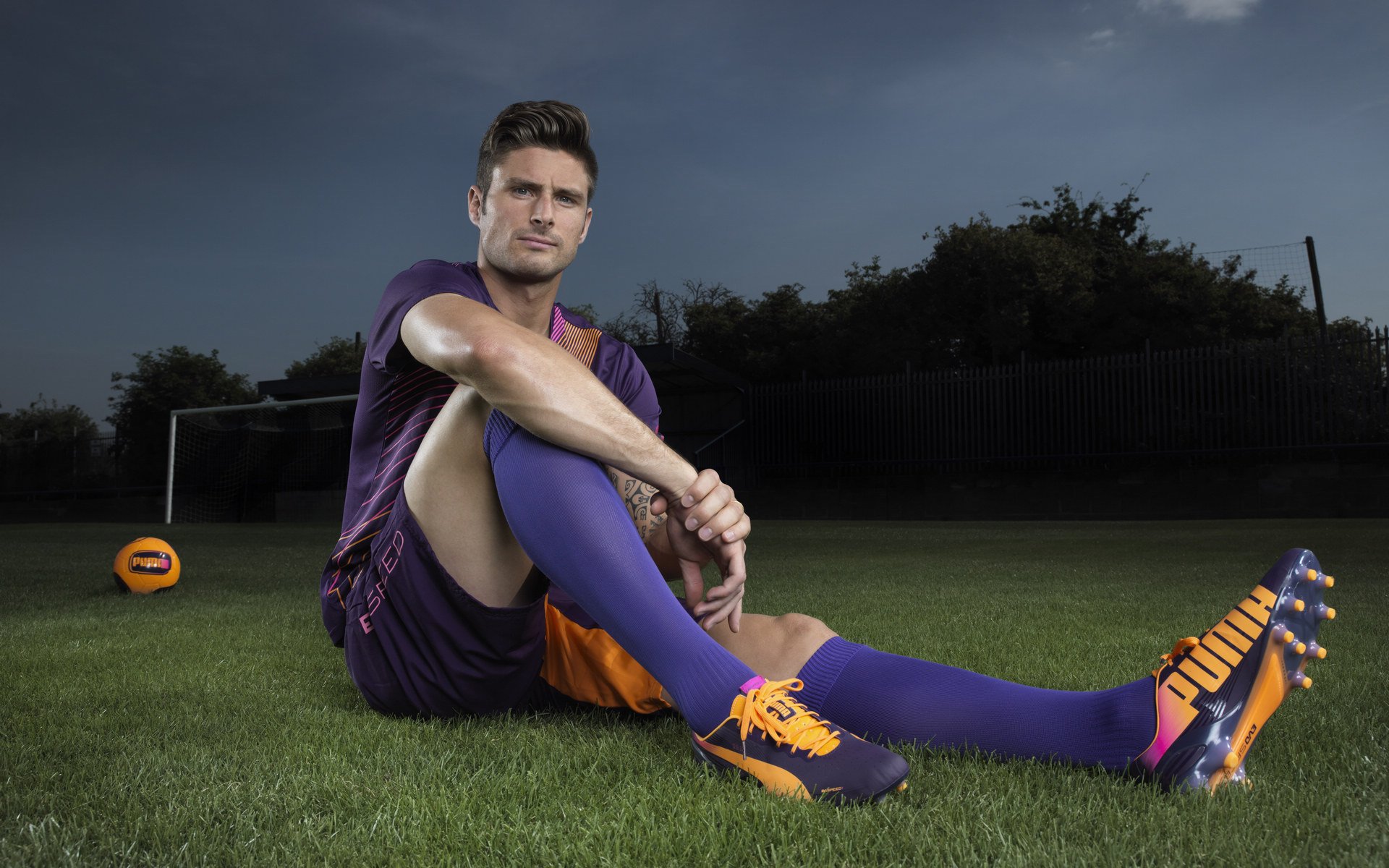 九游登录入口-_沙滩足球趣味秀：欢乐夏日的绝佳选择_，沙滩足球的玩法